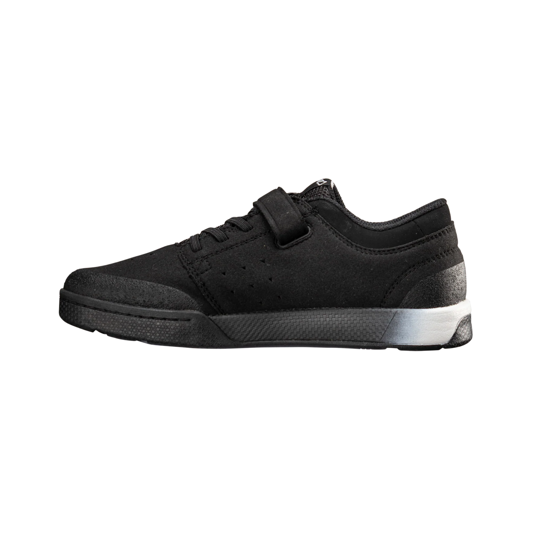 Side profile of Leatt Flat 2.0 Junior Black flat pedal MTB shoes with durable mesh upper